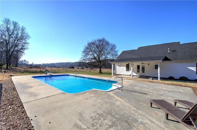 342 Jo Ann SE Drive, Calhoun, GA 30701