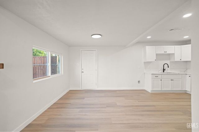 2229 Lucky Street, Bakersfield, CA 93307