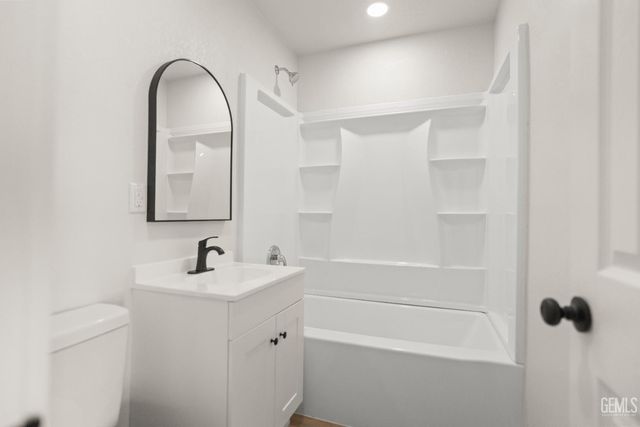 2229 Lucky Street, Bakersfield, CA 93307