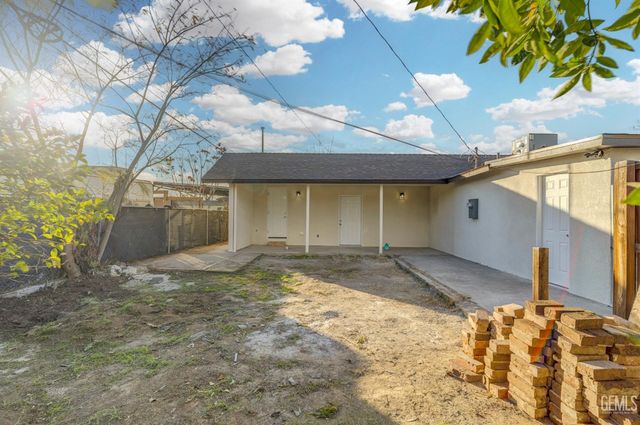 2229 Lucky Street, Bakersfield, CA 93307