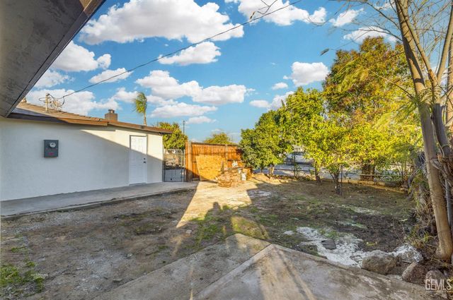 2229 Lucky Street, Bakersfield, CA 93307