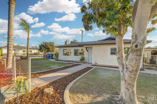 2229 Lucky Street, Bakersfield, CA 93307