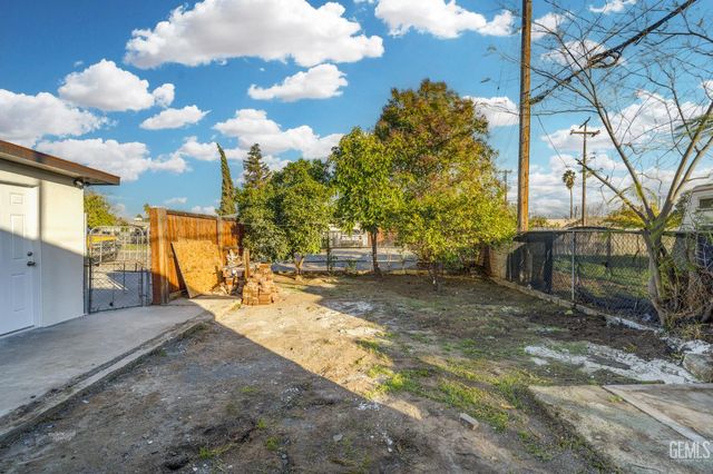 2229 Lucky Street, Bakersfield, CA 93307