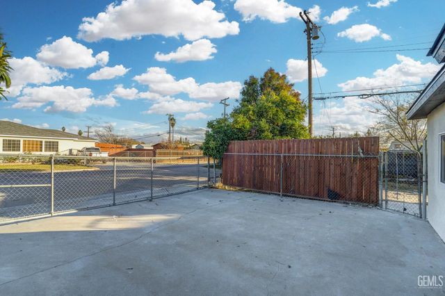 2229 Lucky Street, Bakersfield, CA 93307