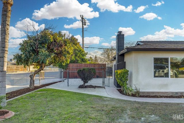 2229 Lucky Street, Bakersfield, CA 93307