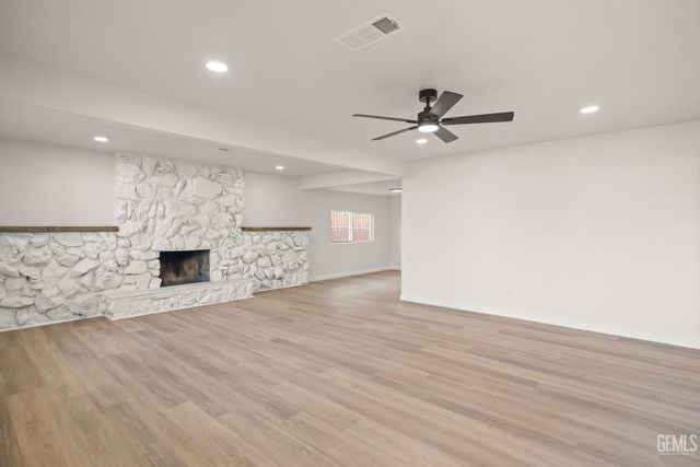 2229 Lucky Street, Bakersfield, CA 93307