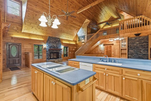 1347 Ivy Log Drive, Blairsville, GA 30512