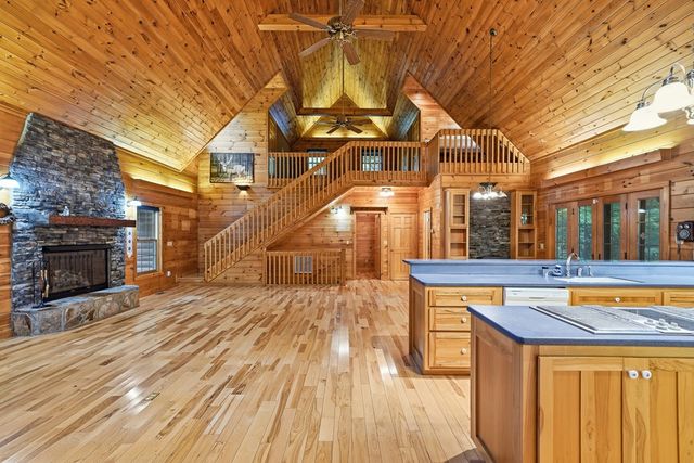 1347 Ivy Log Drive, Blairsville, GA 30512