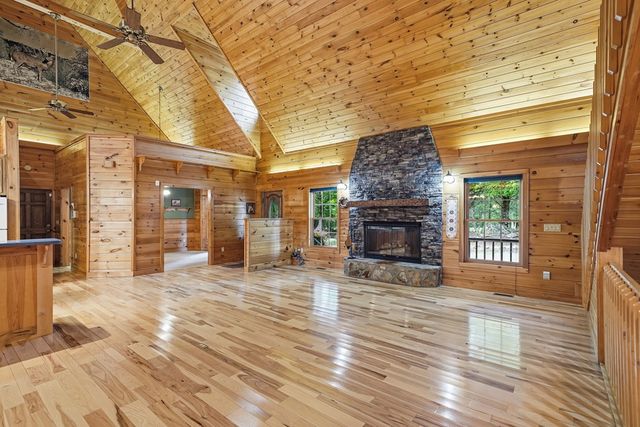 1347 Ivy Log Drive, Blairsville, GA 30512