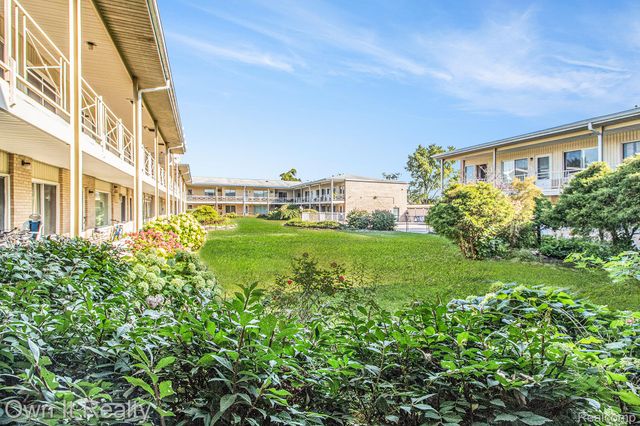 7350 N Inkster Road #17, Dearborn Heights, MI 48127