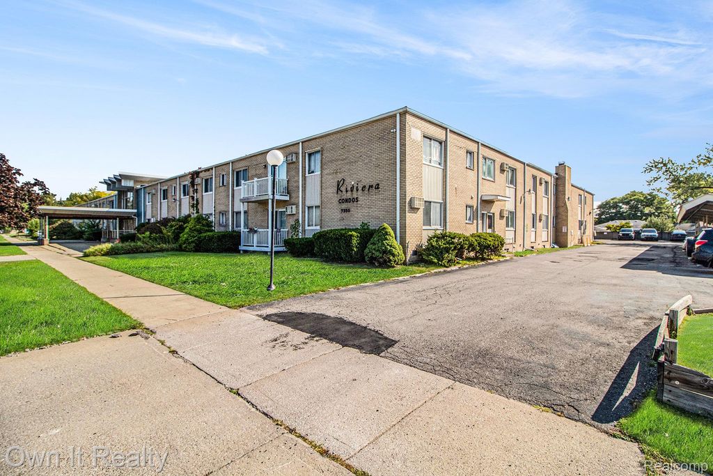 7350 N Inkster Road #17, Dearborn Heights, MI 48127