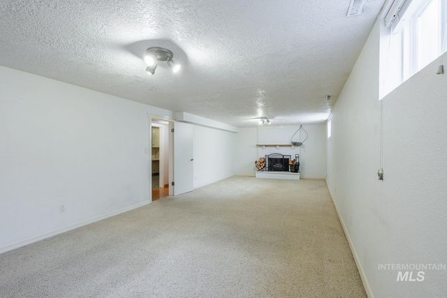 6000 Elkhorn Ave, Boise, ID 83709