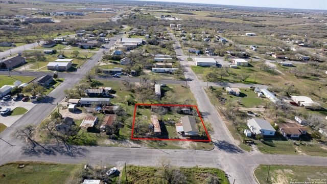 217 N PARK AVENUE, Karnes City, TX 78118
