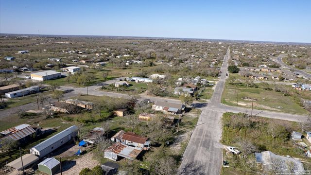 217 N PARK AVENUE, Karnes City, TX 78118