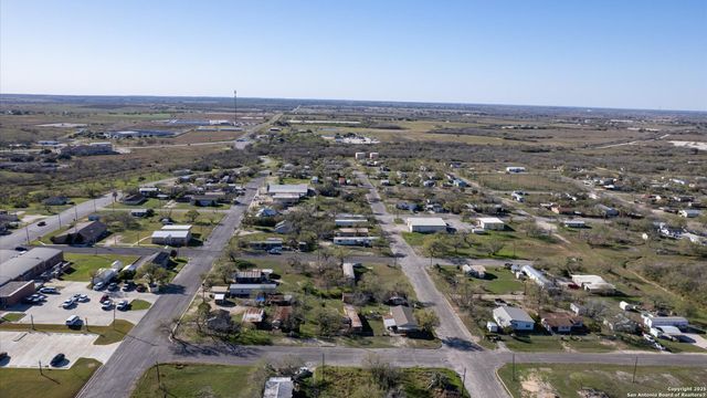 217 N PARK AVENUE, Karnes City, TX 78118