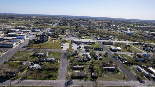 217 N PARK AVENUE, Karnes City, TX 78118