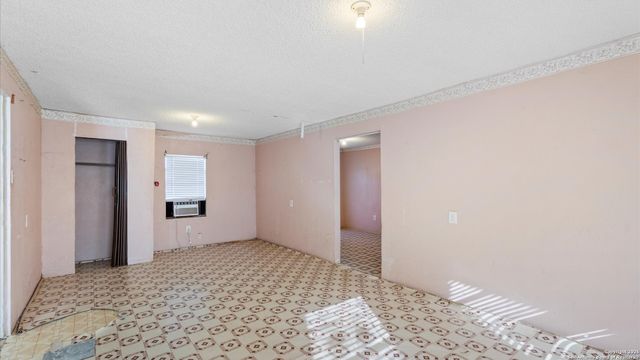 217 N PARK AVENUE, Karnes City, TX 78118