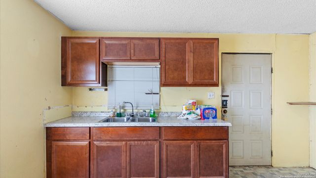 217 N PARK AVENUE, Karnes City, TX 78118