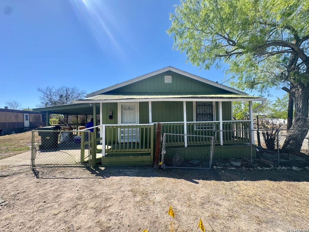 217 N PARK AVENUE, Karnes City, TX 78118