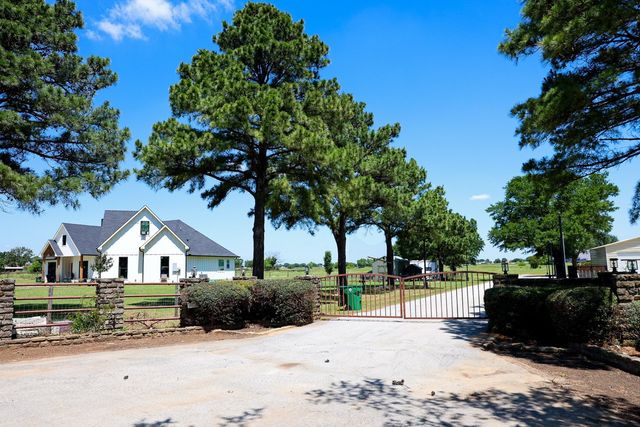 10575 Friendship Road, Pilot Point, TX 76258