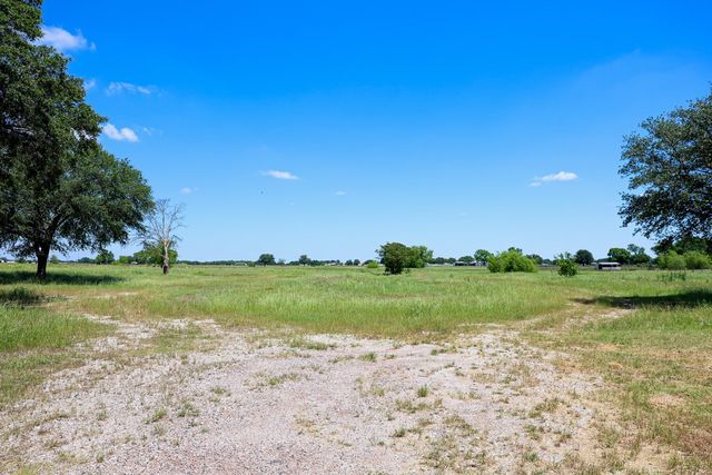 10575 Friendship Road, Pilot Point, TX 76258