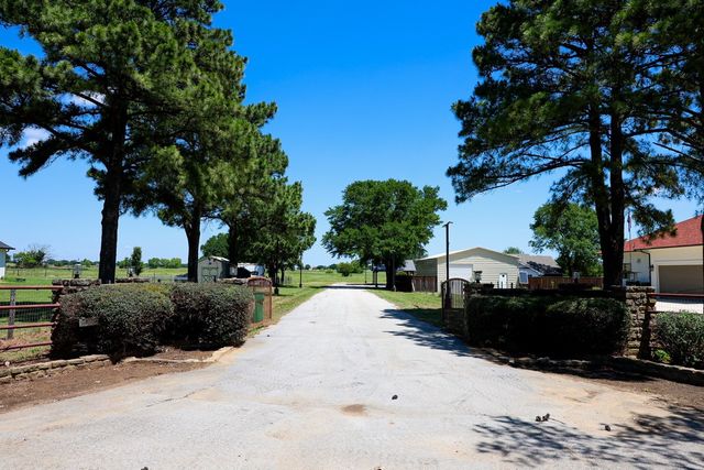 10575 Friendship Road, Pilot Point, TX 76258