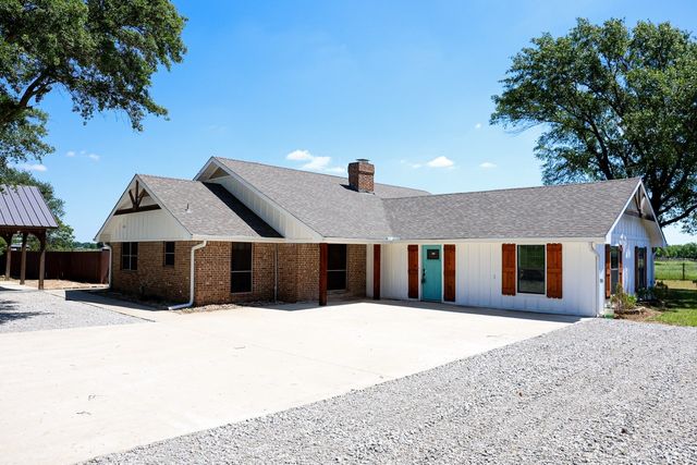 10575 Friendship Road, Pilot Point, TX 76258