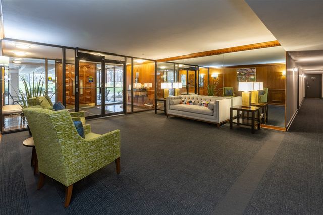 3663 Grand Avenue 401, Des Moines, IA 50312