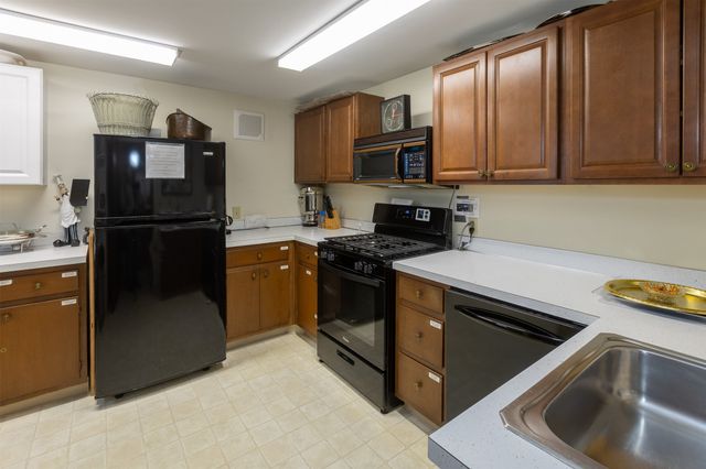 3663 Grand Avenue 401, Des Moines, IA 50312