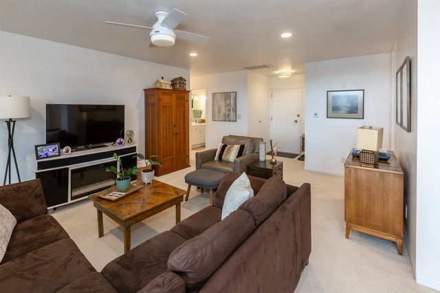 3663 Grand Avenue 401, Des Moines, IA 50312