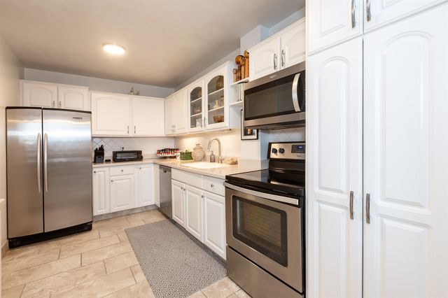 3663 Grand Avenue 401, Des Moines, IA 50312