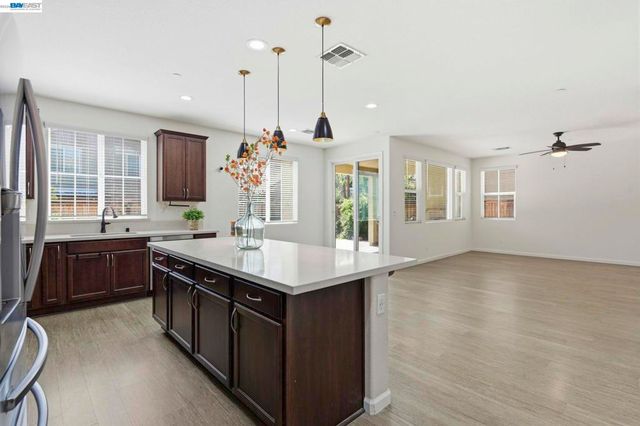 1446 S Terra Verde St, Mountain House, CA 95391