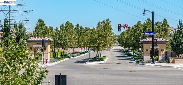 1446 S Terra Verde St, Mountain House, CA 95391
