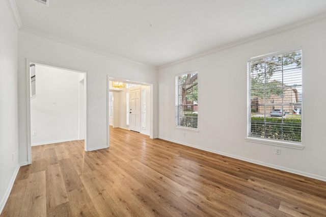 1808 N Mission Circle, Friendswood, TX 77546