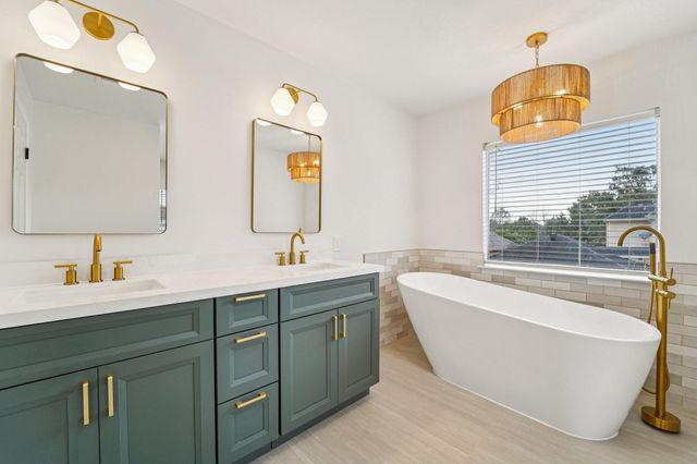 1808 N Mission Circle, Friendswood, TX 77546