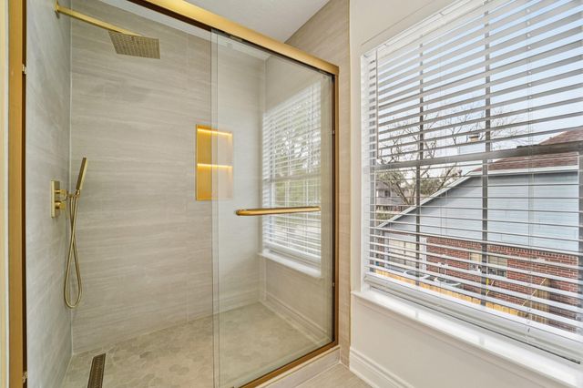 1808 N Mission Circle, Friendswood, TX 77546