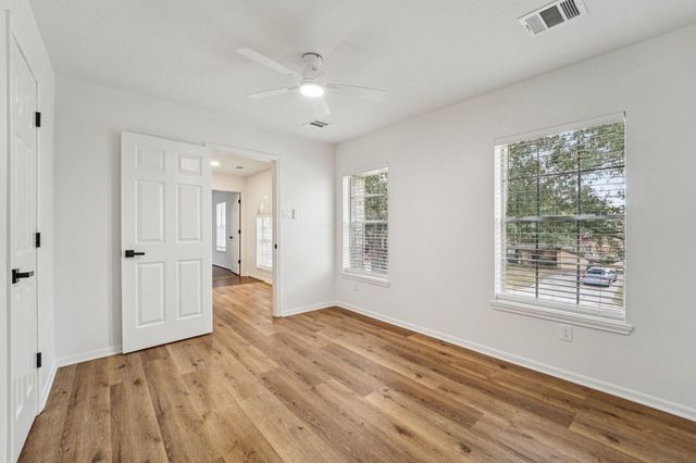 1808 N Mission Circle, Friendswood, TX 77546