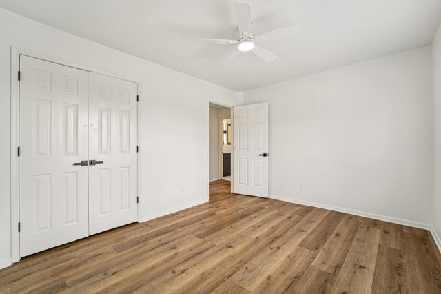 1808 N Mission Circle, Friendswood, TX 77546