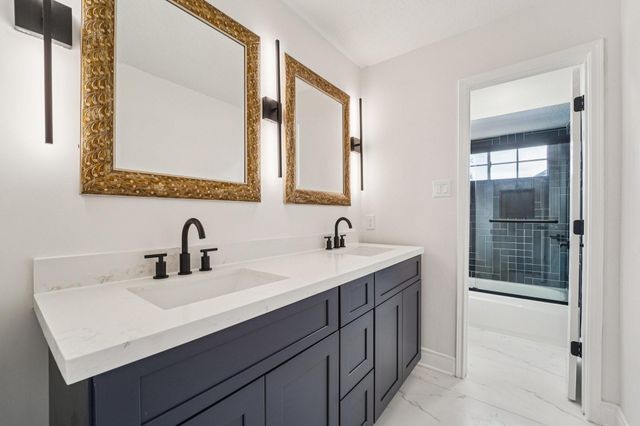 1808 N Mission Circle, Friendswood, TX 77546