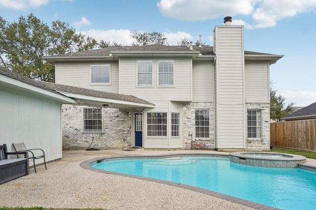 1808 N Mission Circle, Friendswood, TX 77546