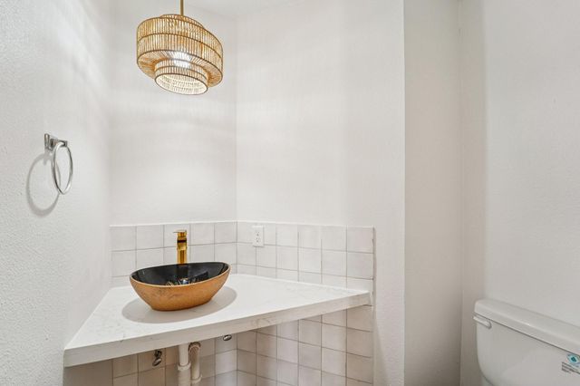 1808 N Mission Circle, Friendswood, TX 77546