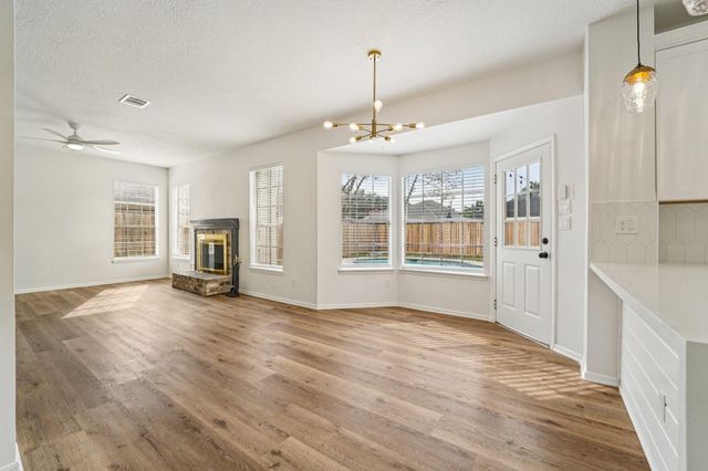 1808 N Mission Circle, Friendswood, TX 77546