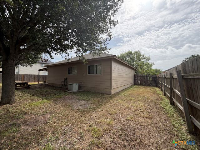 3406 Sante Fe Trail, Seguin, TX 78155