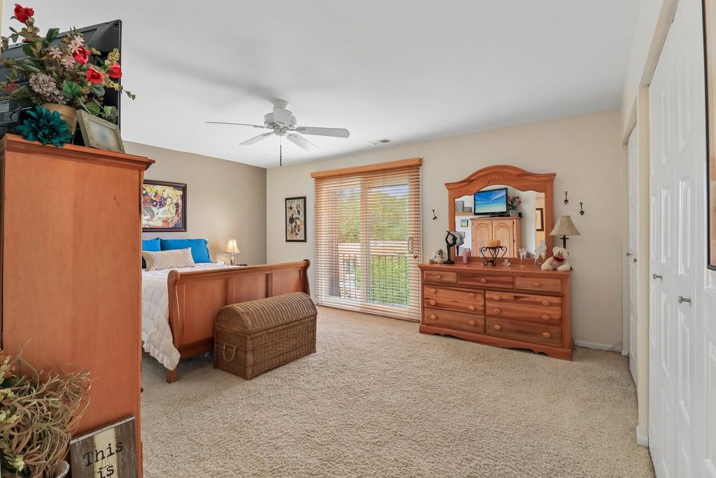Image 14 of property listing at 4050 Dundee Road 303, Northbrook, IL 60062