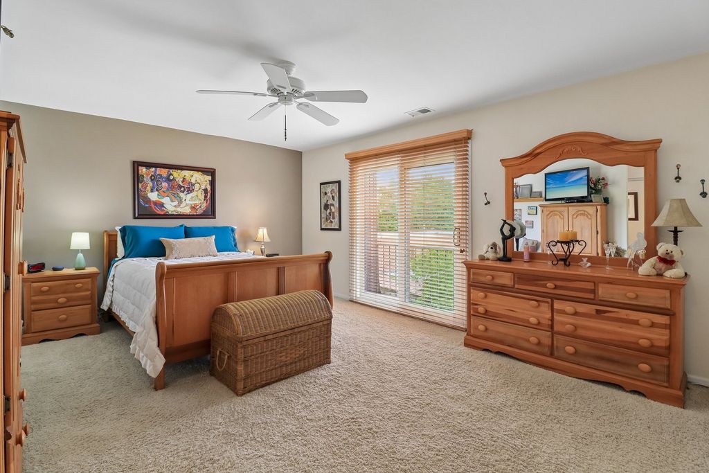 Image 15 of property listing at 4050 Dundee Road 303, Northbrook, IL 60062