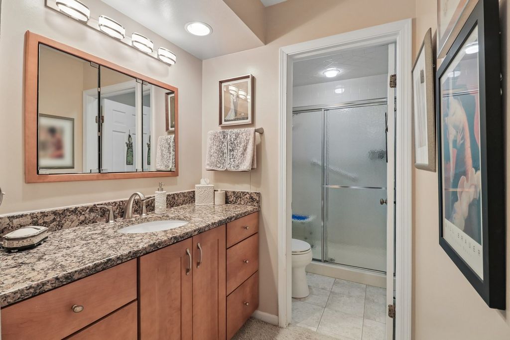 Image 17 of property listing at 4050 Dundee Road 303, Northbrook, IL 60062