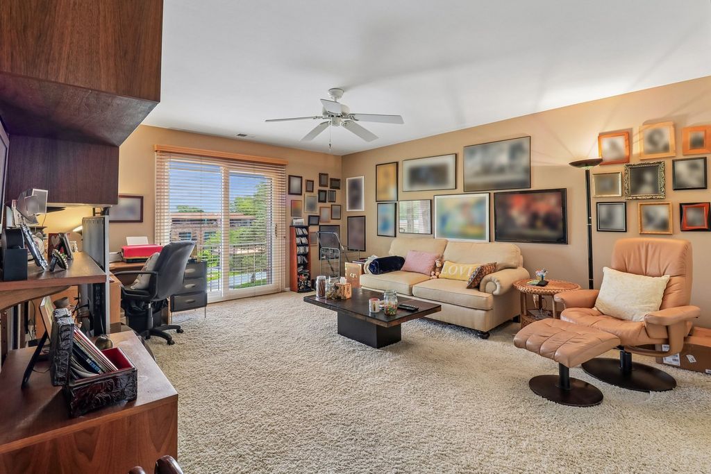 Image 19 of property listing at 4050 Dundee Road 303, Northbrook, IL 60062