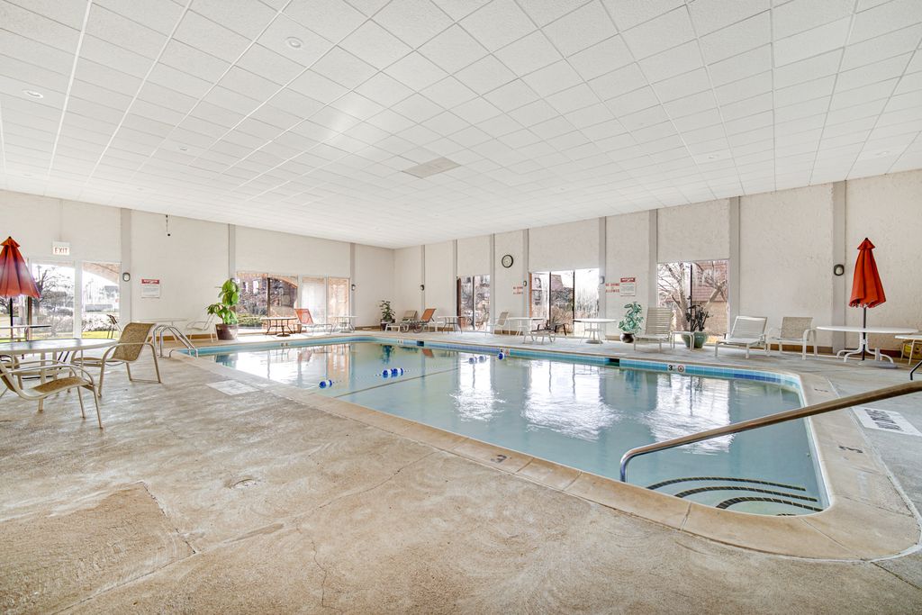 Image 27 of property listing at 4050 Dundee Road 303, Northbrook, IL 60062