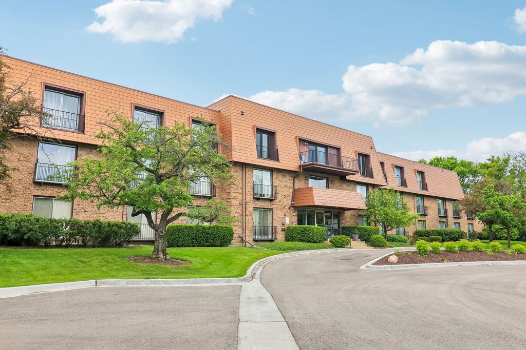 Image 36 of property listing at 4050 Dundee Road 303, Northbrook, IL 60062