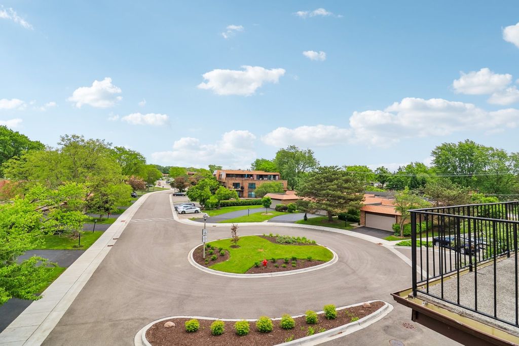Image 38 of property listing at 4050 Dundee Road 303, Northbrook, IL 60062